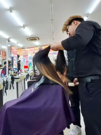 Vào mùa làm đẹp nhưng salon tóc... vắng khách