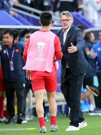 Những ‘số liệu’ quá bất ngờ về cách dùng người của HLV Troussier