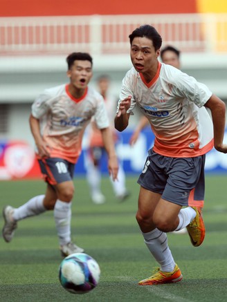 ĐH Kinh tế Tài chính TP.HCM 5-0 ĐH Hùng Vương: Sơn Hùng lập hat-trick đầu tiên