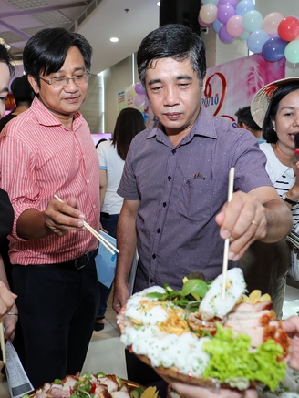 10 năm phiên chợ 'đặc sản Thanh Niên'