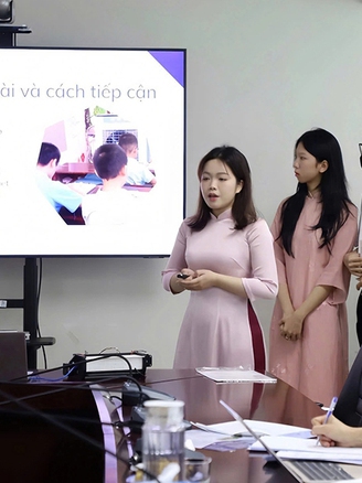 Sinh viên chế tạo máy in cho học sinh khiếm thị