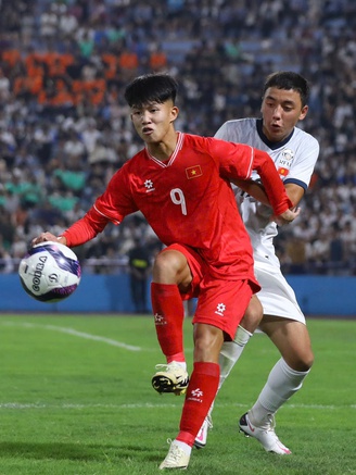 U.17 Việt Nam bế tắc trước Kyrgyzstan: Bị cầm chân không bàn thắng ngày ra quân