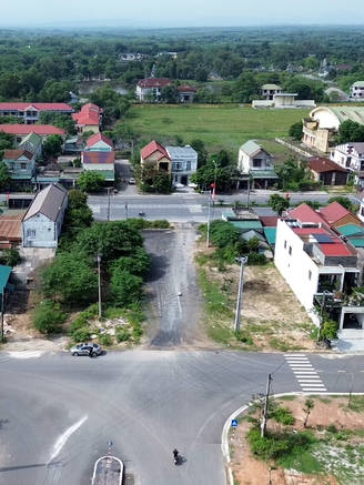 Hơn chục con đường thảm nhựa ở Quảng Trị chờ đấu nối Quốc lộ 1