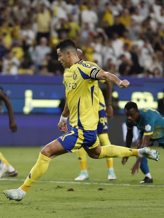 Ronaldo ghi bàn trận thứ 4 liên tiếp cho Al Nassr, chia tay đội ngay trong đêm