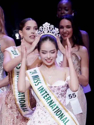 Khoảnh khắc Huỳnh Thị Thanh Thủy đăng quang Miss International 2024