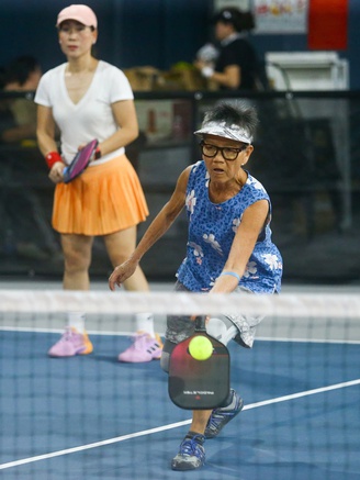 Tràn ngập tiếng cười ở giải pickleball dành cho người trên 50 tuổi