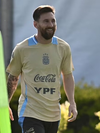 HLV đội tuyển Argentina bất ngờ lên tiếng về tình trạng của Messi