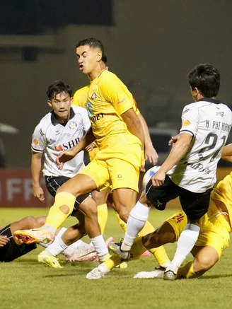 CLB Thanh Hóa thắng chật vật Đà Nẵng nhờ... VAR, 'bay cao' trên đỉnh V-League