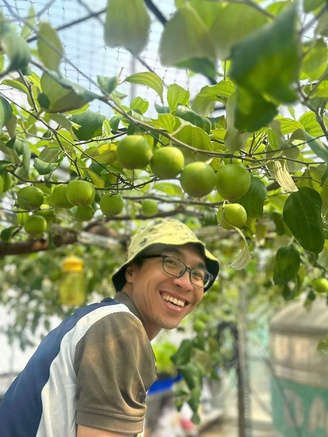 Sau thời gian còng lưng trồng cây sân thượng, nhận ra mua ăn khỏe hơn?
