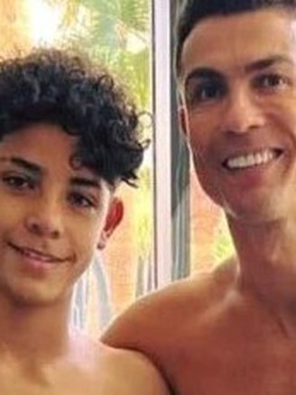 Ronaldo nói gì về dự định thi đấu cùng con trai?