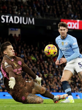 Man City thua khó tin Tottenham: HLV Pep Guardiola 'gục ngã', Haaland làm gì trên sân?