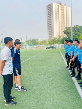 Trưởng ban Trọng tài VFF và VAR làm gì khi V-League tạm nghỉ đến 2 tháng?

