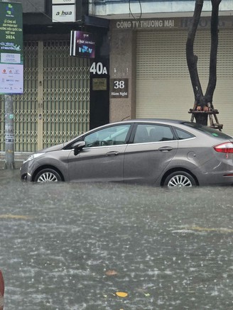 Đà Nẵng: Mưa lớn gây ngập lụt, nhiều trường cho học sinh nghỉ học