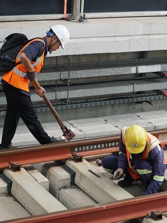 'Biệt đội' chuyên sửa tàu, đường ray cho metro Bến Thành - Suối Tiên