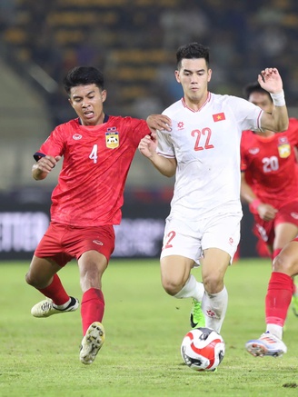 AFF Cup: Việt Nam và những đường chuyền dài, độc chiêu hay cố gắng giấu bài?