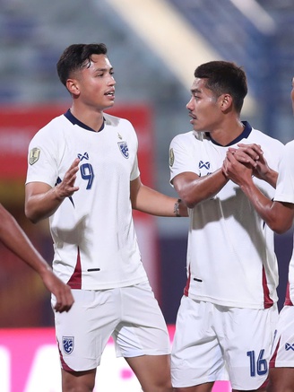 Lịch thi đấu AFF Cup hôm nay: Thái Lan gặp 'khắc tinh', nhưng vẫn soán ngôi đầu?