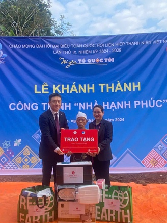 Bàn giao 'Nhà hạnh phúc' cho cựu thanh niên xung phong