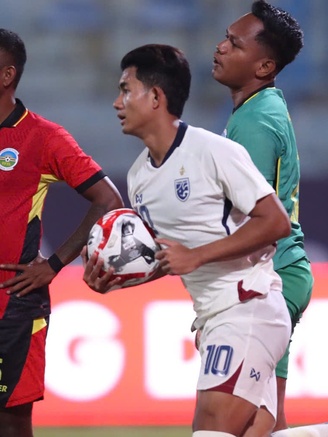 AFF Cup: Sau Malaysia, 3 cầu thủ Thái Lan bất ngờ rời đội tuyển trở lại CLB