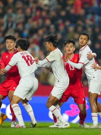 AFF Cup: Đội tuyển Việt Nam bỏ quên ‘mỏ’ bàn thắng trong các pha bóng cố định