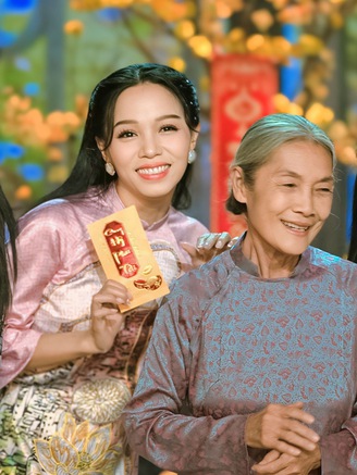 Nghệ sĩ Thanh Hiền miệt mài làm nghề ở tuổi 70