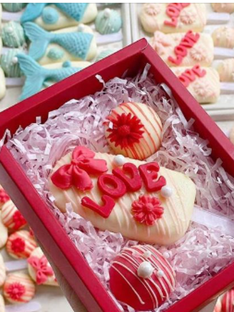 'Chợ mạng' rao bán đầy quà Valentine, nên tặng món gì cho người yêu?