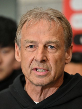 Vì sao HLV Klinsmann thất bại còn Park Hang-seo thành công, nghe chuyên gia Hàn Quốc lý giải...