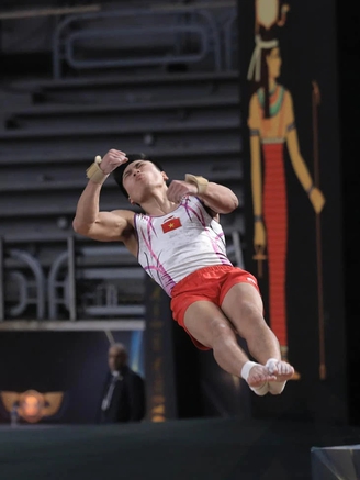 'Hot boy' thể dục dụng cụ Việt Nam vào chung kết Cúp thế giới tại Ai Cập