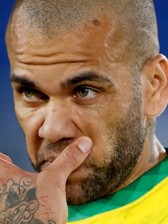 Dani Alves bị kết án tù 4 năm 6 tháng vì tội tấn công tình dục