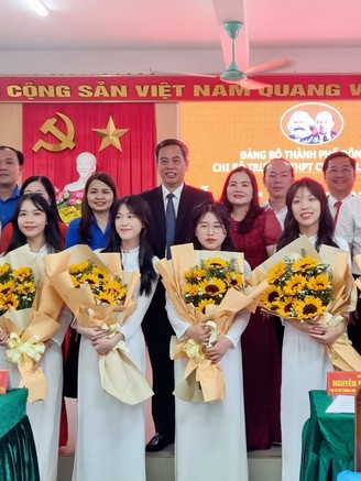 Quảng Trị có thêm 9 đảng viên tuổi 18
