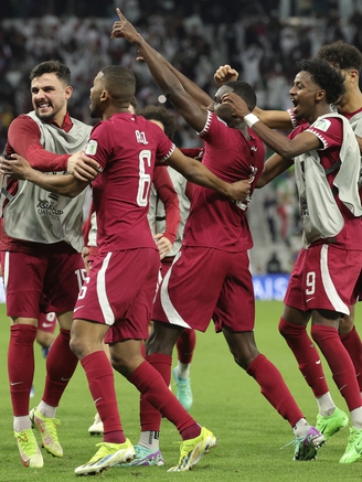 Thắng kịch tính Iran, đội chủ nhà Qatar giành vé vào chung kết Asian Cup 2023