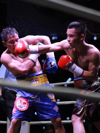 Cựu vô địch IBF châu Á Đinh Hồng Quân đấu võ sĩ Nhật tại sự kiện boxing quốc tế