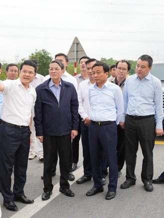 Phó chủ tịch Quốc hội Nguyễn Đức Hải khảo sát cao tốc Cam Lộ - La Sơn
