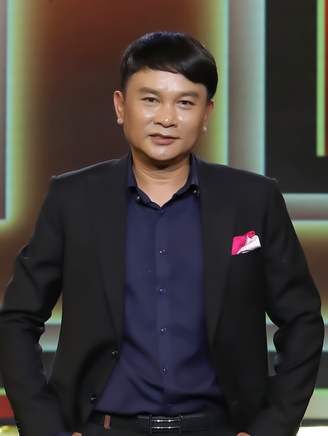 Nữ MC đu dây mạo hiểm khiến nghệ sĩ cải lương Hữu Quốc 'thót tim'