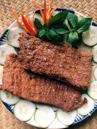 Món ngon Phú Yên đậm vị, dễ ghiền với bò một nắng, muối kiến, bánh bèo chén
