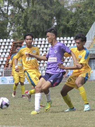 Trường ĐH Cần Thơ 1-0 Trường ĐH Cửu Long: Bàn phản lưới nhà phút bù giờ