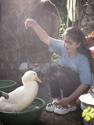 Cô gái Việt và chú vịt Bim Bim được lên sóng Warner Bros. Discovery