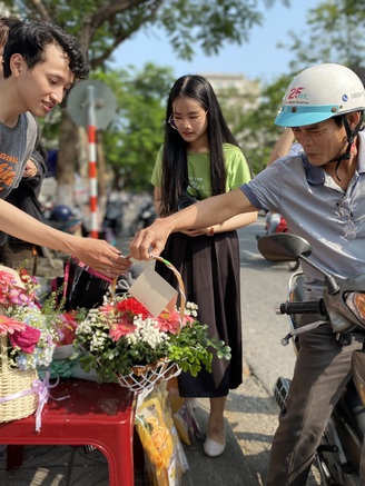 Thơm ngát ‘hoa yêu thương’ của sinh viên ngành y