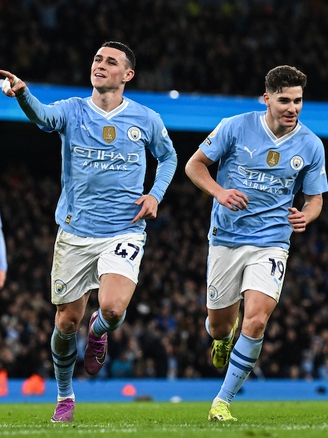 Foden lập hat-trick, Man City vượt ải Aston Villa để hướng đến lịch sử