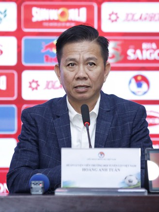 HLV Hoàng Anh Tuấn: 'Không phải có cầu thủ to cao là giải quyết được trận đấu'