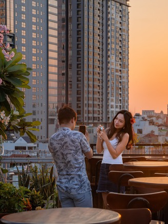 Trải nghiệm ngay các quán rooftop quận Bình Thạnh với không gian gần gũi