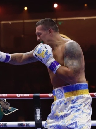 Oleksandr Usyk: Bỏ bóng đá theo quyền anh để thoát nghèo