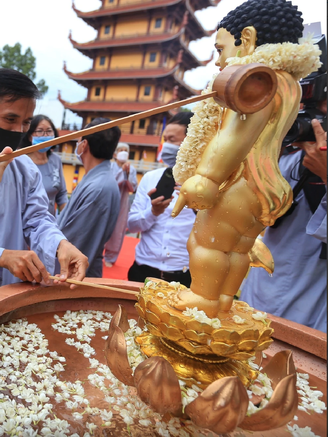 Đại lễ Phật đản: Ý nghĩa của nghi lễ tắm Phật