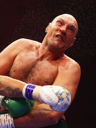 Võ sĩ Usyk hạ Tyson Fury thống nhất 4 đai vô địch quyền anh hạng nặng