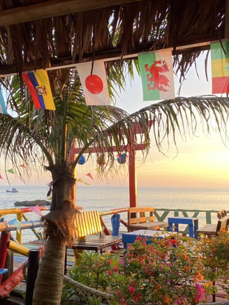 Ra đảo Lý Sơn uống cà phê ngắm biển mùa hè cực 'chill'