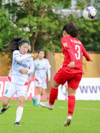 'Hot girl' Thanh Nhã lập công giúp CLB Hà Nội I đại thắng