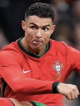 EURO 2024: Ronaldo được khuyên nên biết chấp nhận… ngồi dự bị