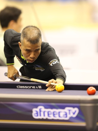 World Cup billiards: Thắng đẳng cấp 'vua thời gian', Trần Quyết Chiến thẳng tiến vòng knock-out