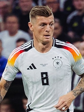 Báo Tây Ban Nha: Toni Kroos làm ơn đừng giải nghệ