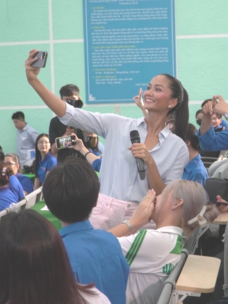 Hoa hậu H’Hen Niê làm đại sứ cuộc thi sáng tạo clip ‘Flex hè xanh rực rỡ’