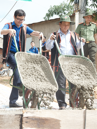 Kịp thời tuyên dương những thanh niên có năng lực để truyền cảm hứng cho buôn làng